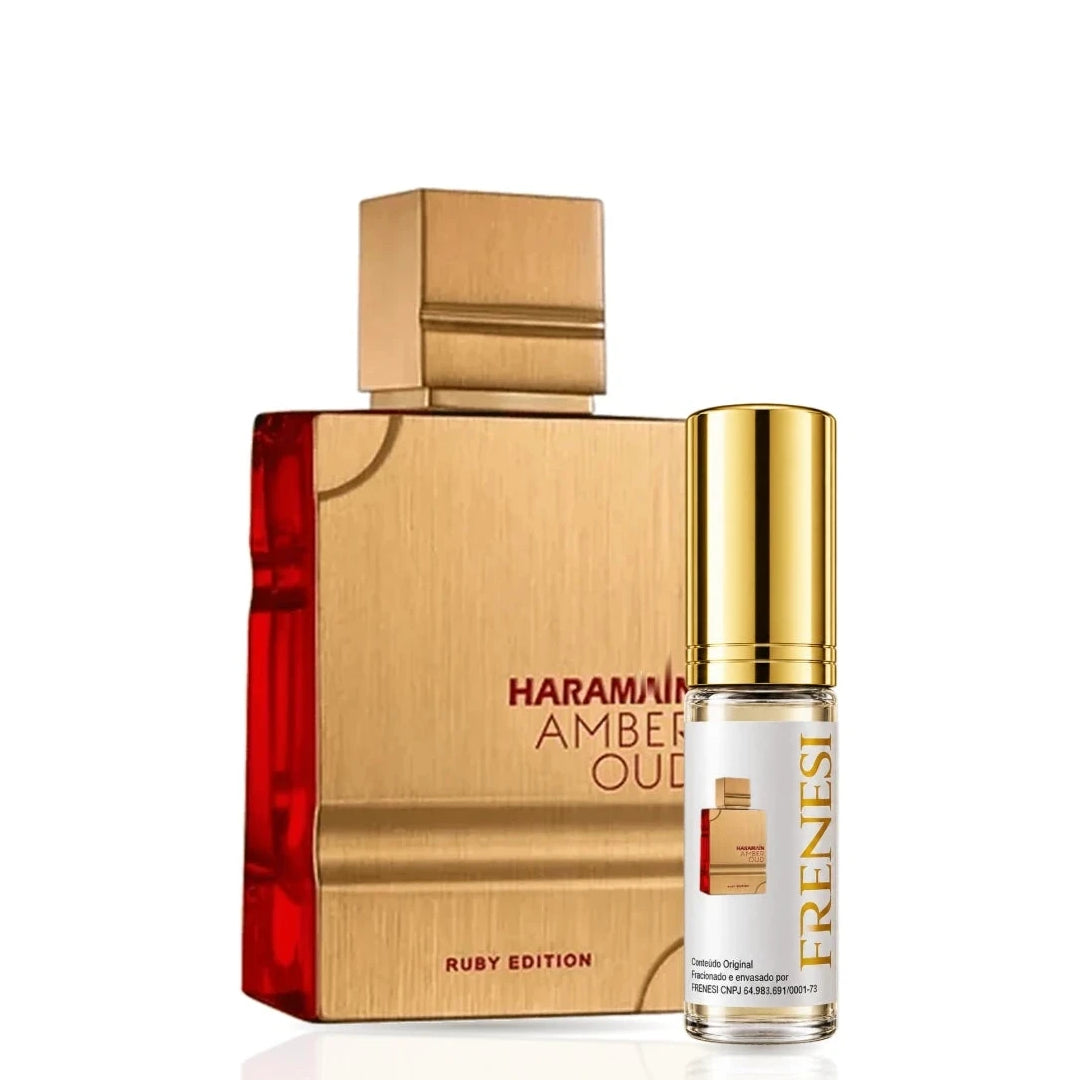 Amber Oud Ruby Edition Eau de Parfum, de Al Haramain, ao lado do decant da Frenesi